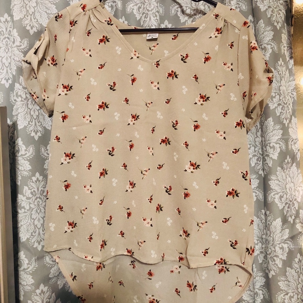 🌸Beautiful Flower pattern shirt 🌸